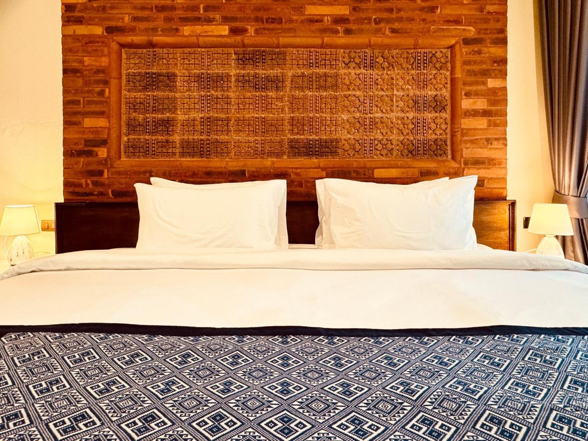 Hotel Phor Liang Meun Terracotta Arts