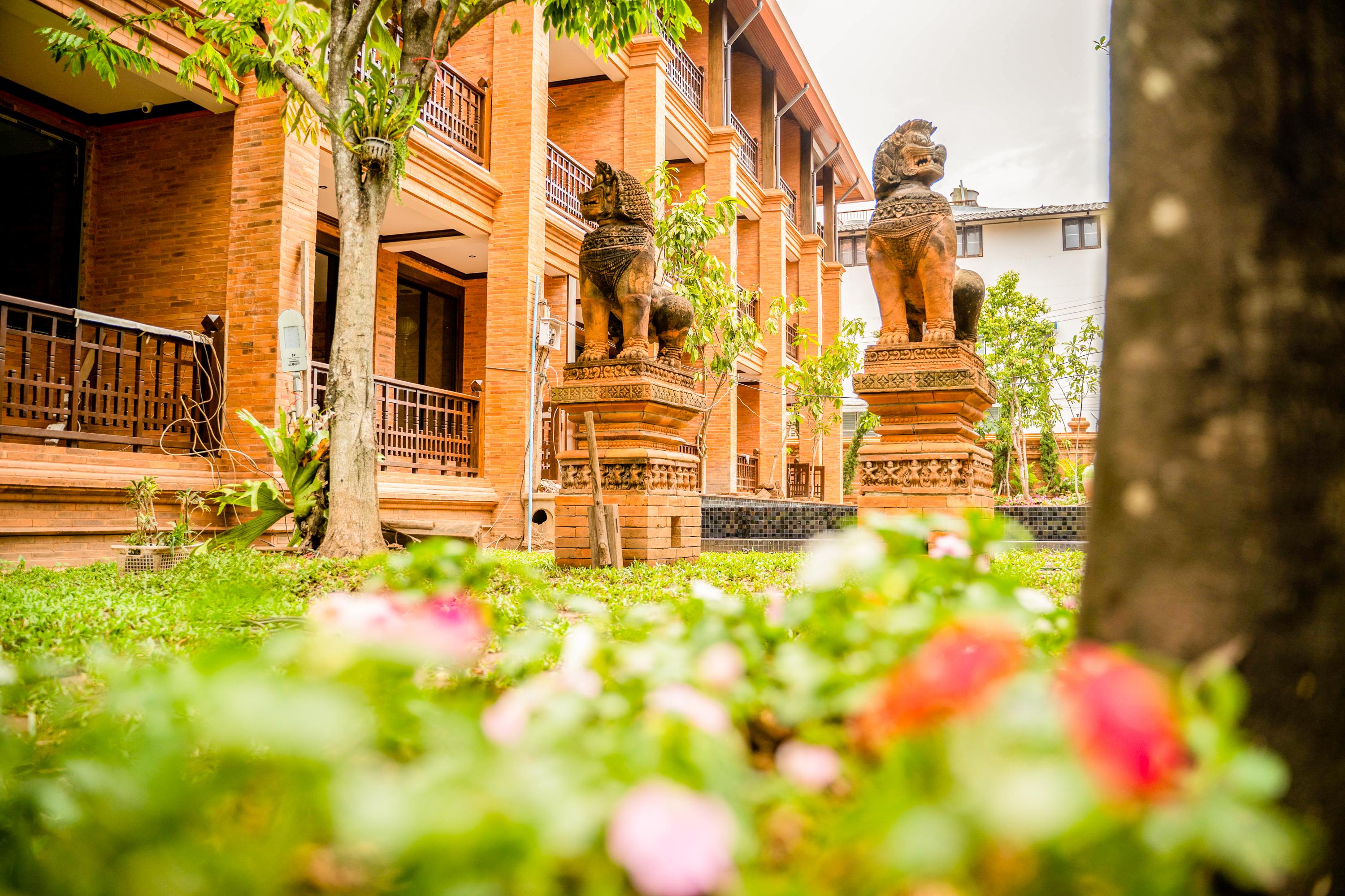 Hotel Phor Liang Meun Terracotta Arts