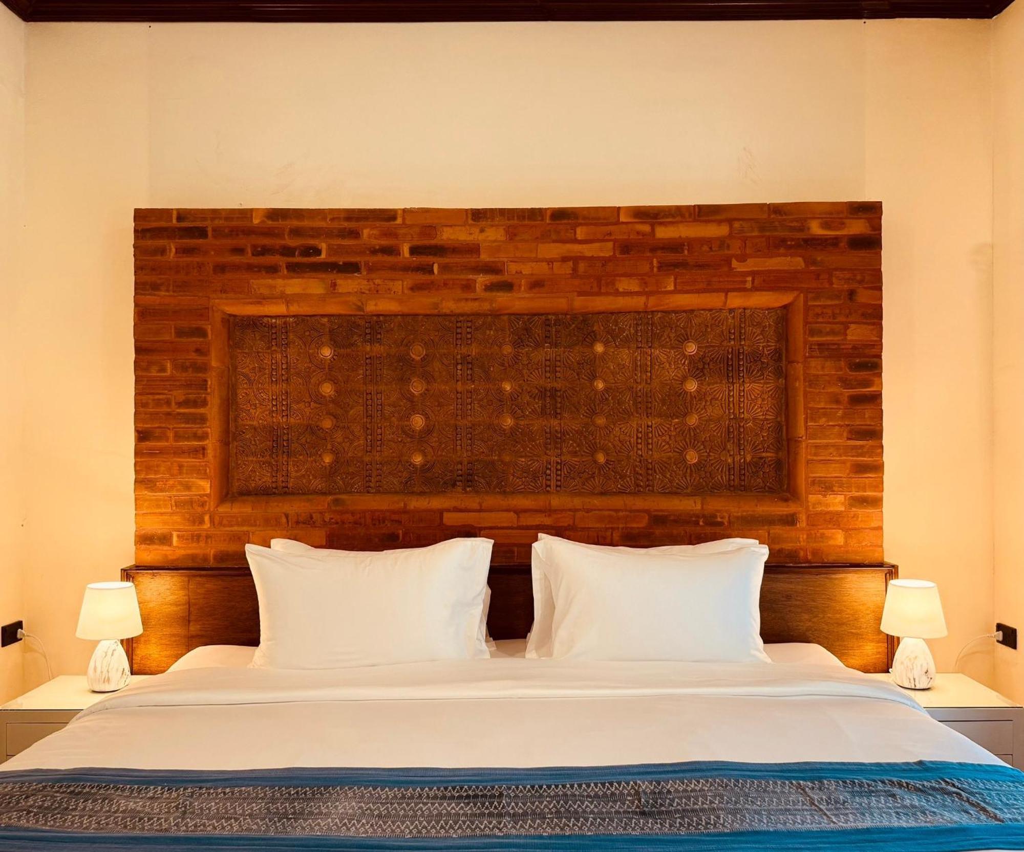 Hotel Phor Liang Meun Terracotta Arts