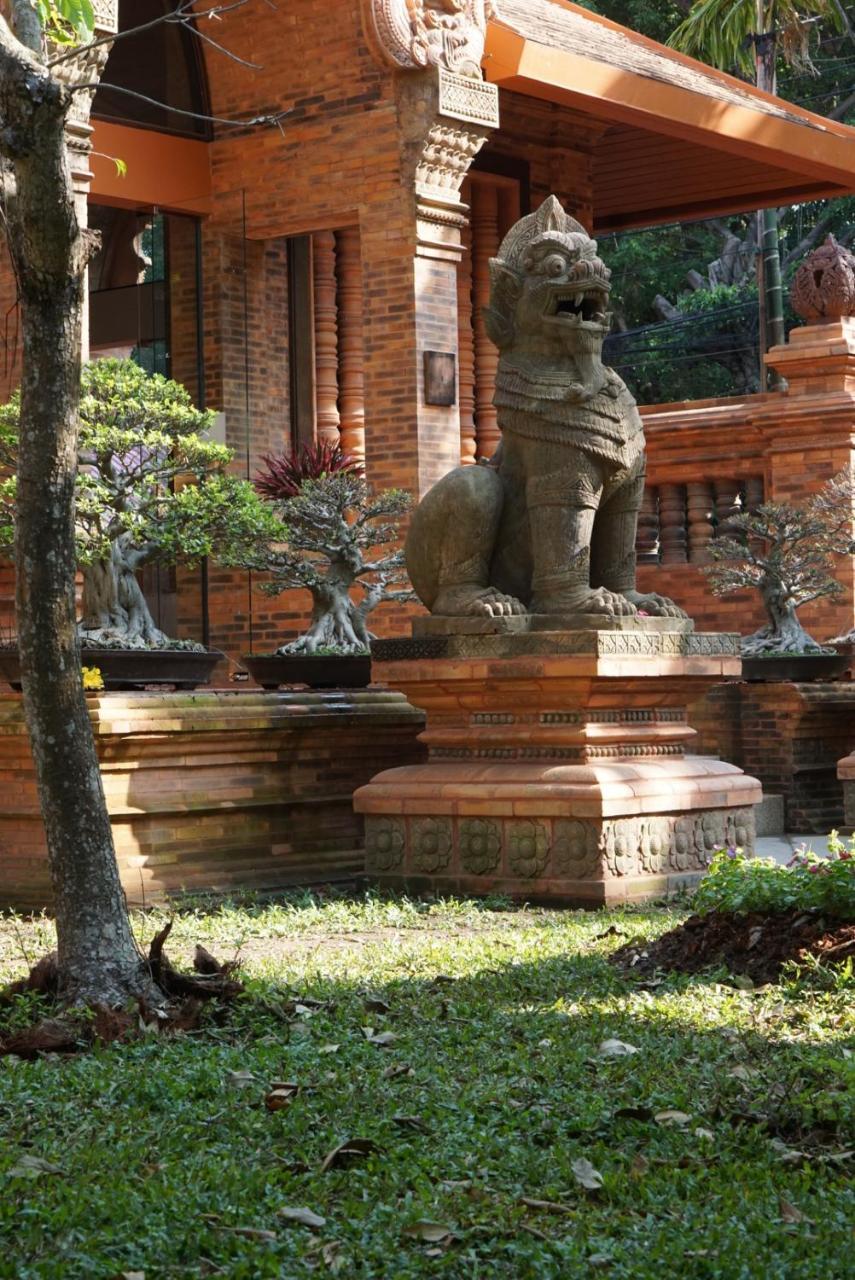 Phor Liang Meun Terracotta Arts Chiang Mai